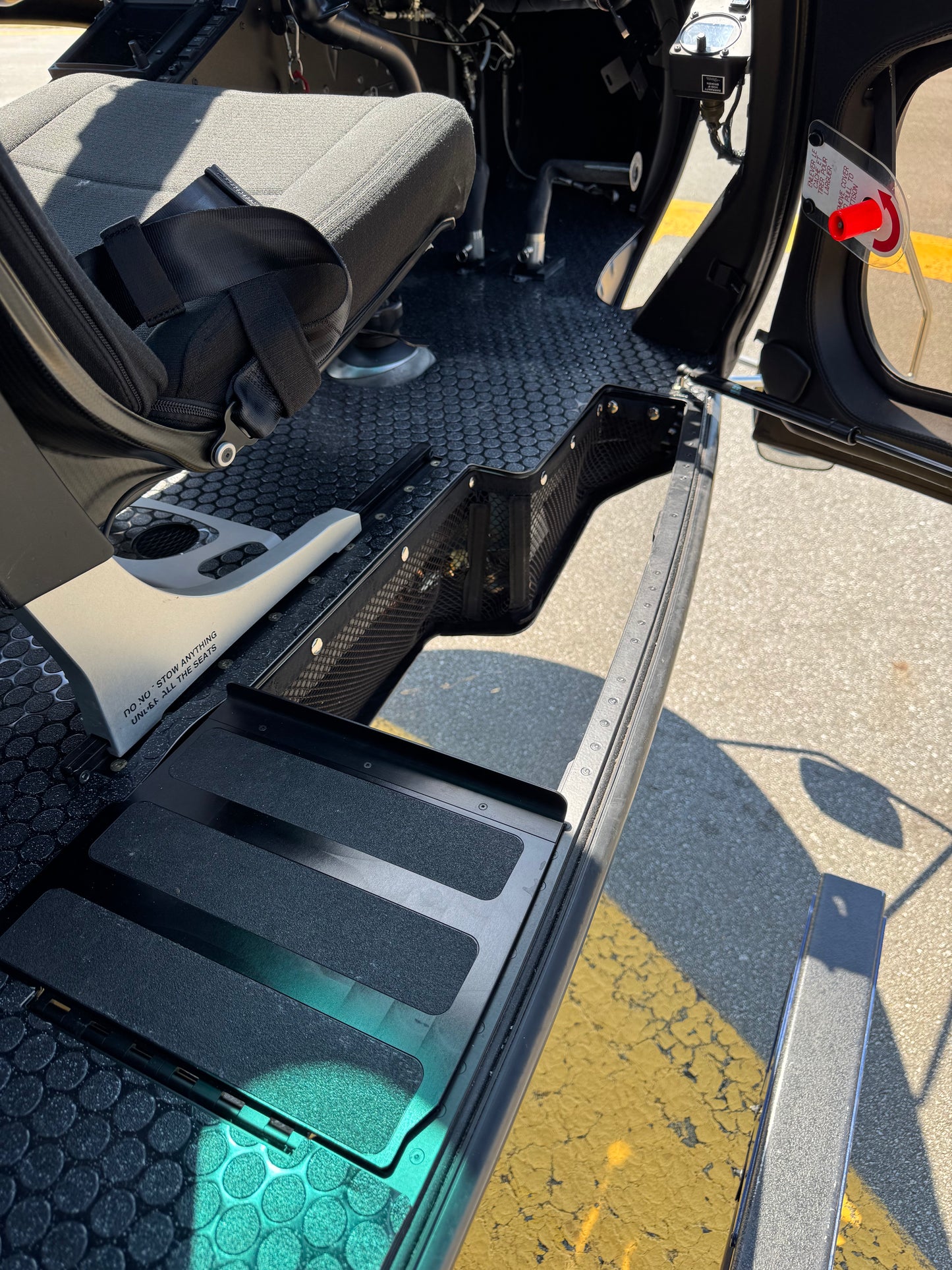 S.H.E. - Cockpit Floor Window - 350-000087-A (with cover plate)